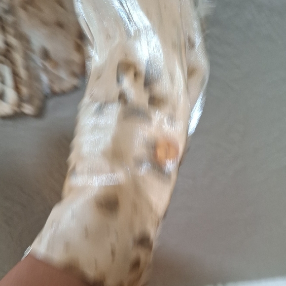 Ashley Stewart Wome's Beige and Brown Patterned Button Down Shirt Size 18 - Picture 5 of 8